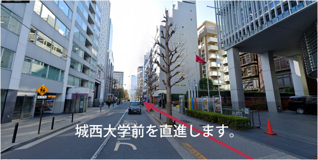 城西大学前を直進します。